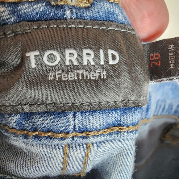 Torrid Midrise 5" Vintage Stretch Shorts, Undone, NWT, Size 28 - Picture 7 of 8